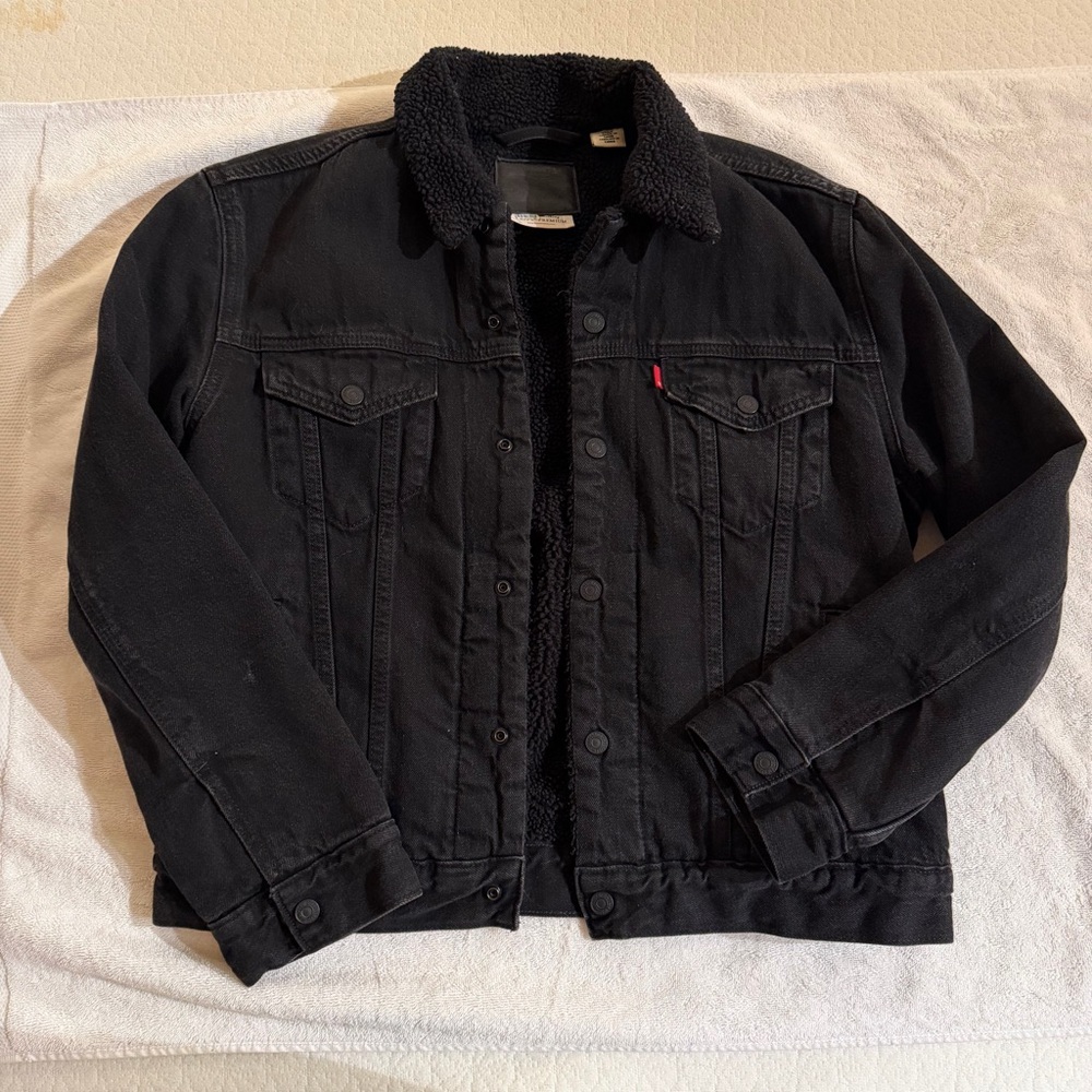 Levi’s women’s faux shearling Black Denim Jacket